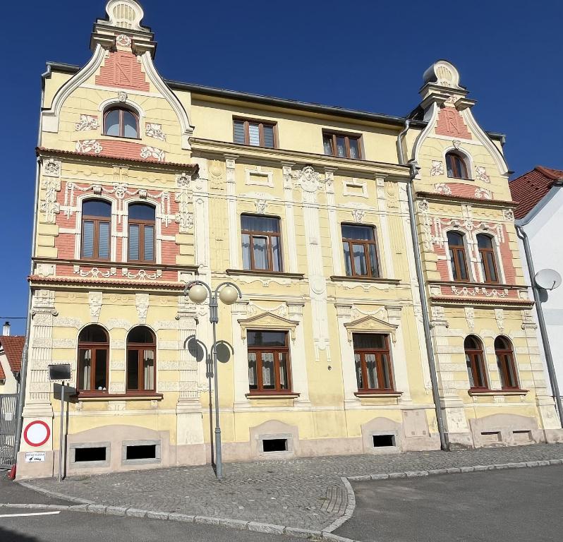 Budova, kde se apartmán nachází