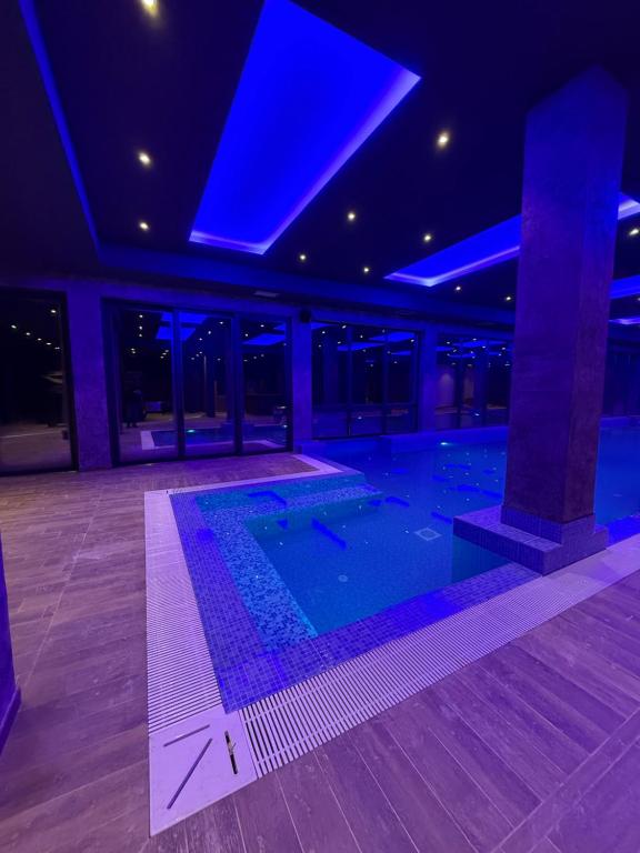 Bazén v ubytování Royal Gold & Spa Kop nebo v jeho okolí