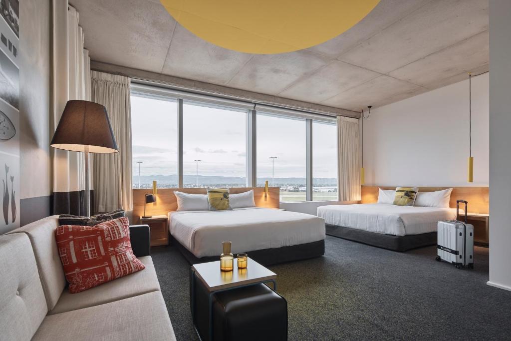 Atura Adelaide Airport - Resim 6