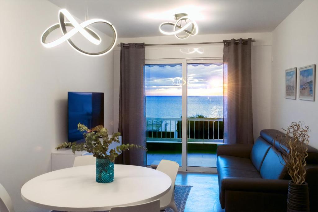 Posezení v ubytování Apartment by the beach