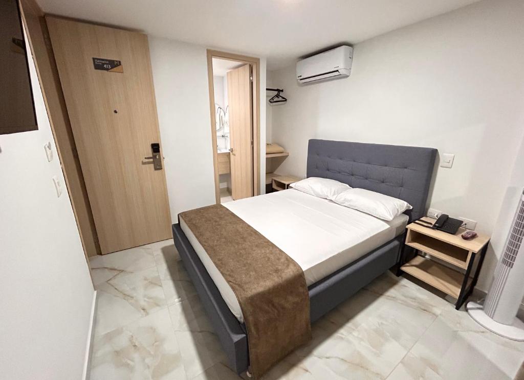 Postel nebo postele na pokoji v ubytování Hotel Plaza Mayor Itagui