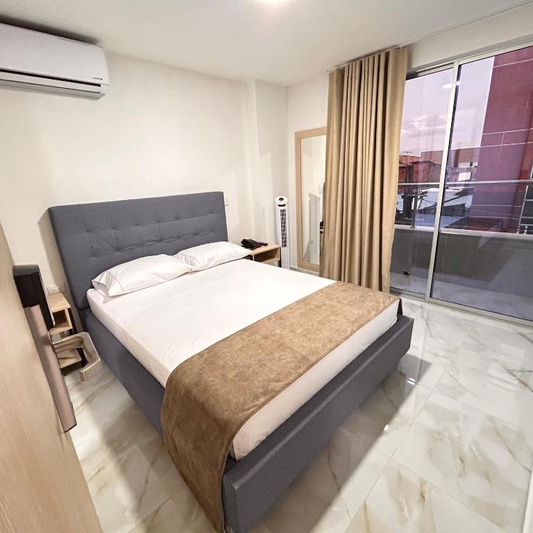 Postel nebo postele na pokoji v ubytování Hotel Plaza Mayor Itagui
