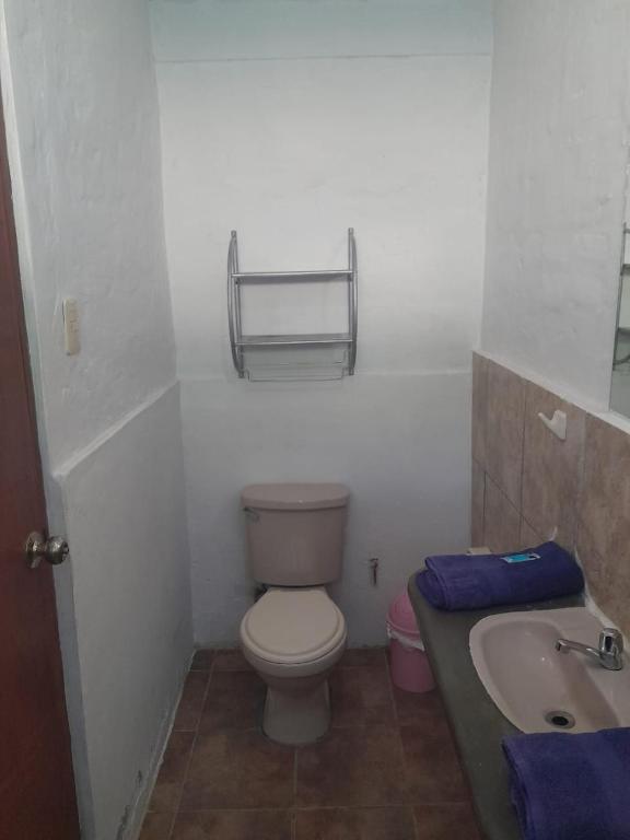 Koupelna v ubytování Casa Máncora Guesthouse