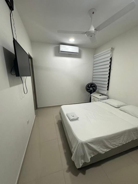 lujoso apartamento central con tres Aires acondicionados y parqueo