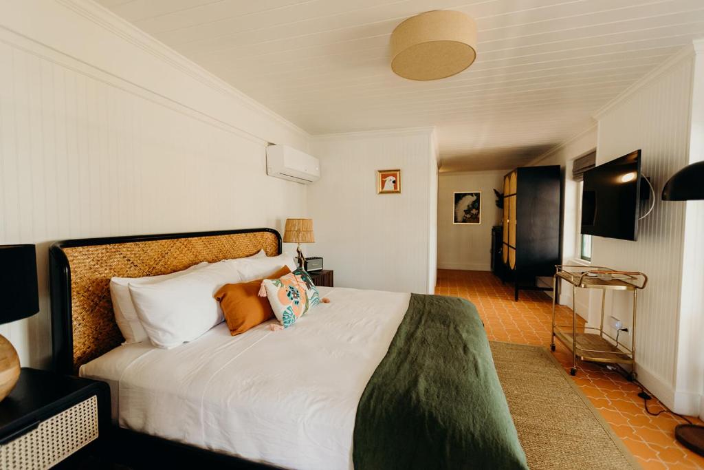 Postel nebo postele na pokoji v ubytování King Christian Hotel