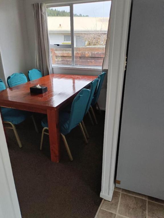 Served 3-Bedroom House A including 5 Double Beds, 1 Single Bed, and 2 King Sofa Beds - Resim 12