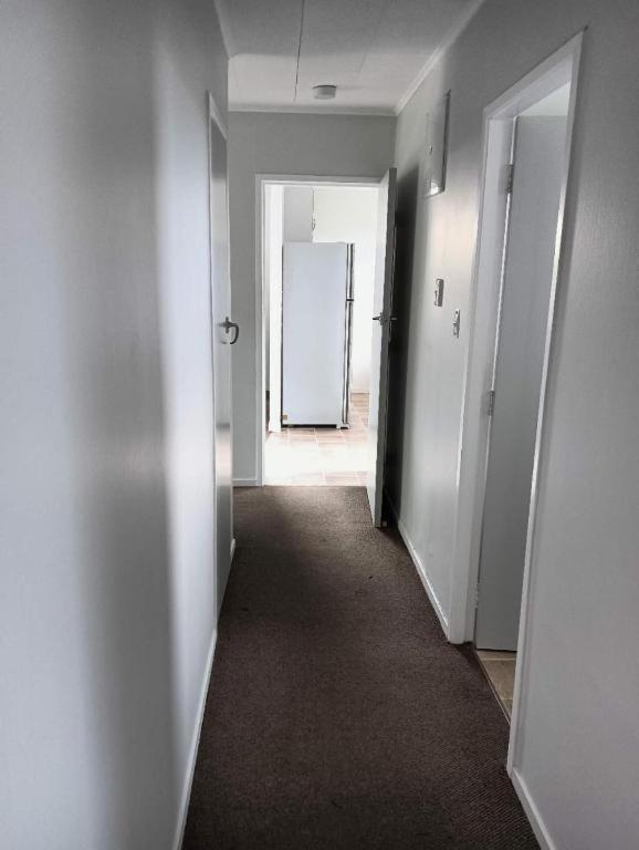 Served 3-Bedroom House A including 5 Double Beds, 1 Single Bed, and 2 King Sofa Beds - Resim 18