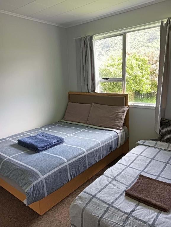 Served 3-Bedroom House A including 5 Double Beds, 1 Single Bed, and 2 King Sofa Beds - Resim 2