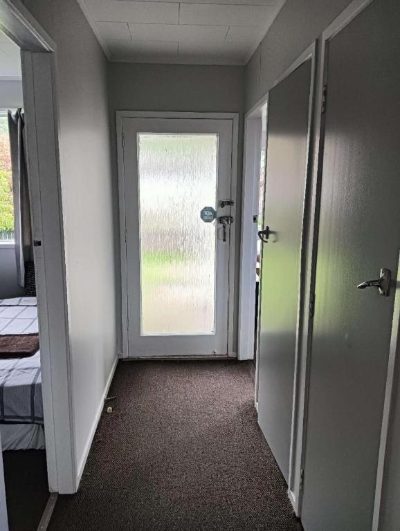 Served 3-Bedroom House A including 5 Double Beds, 1 Single Bed, and 2 King Sofa Beds - Resim 21