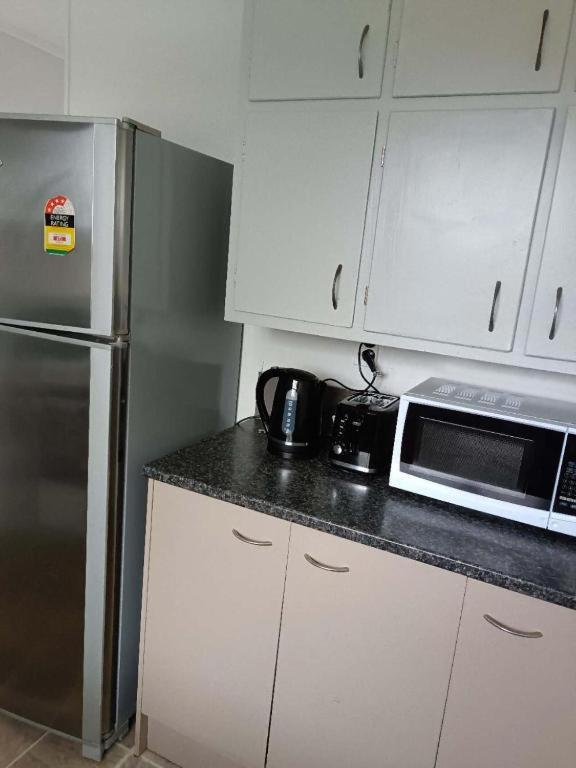 Served 3-Bedroom House A including 5 Double Beds, 1 Single Bed, and 2 King Sofa Beds - Resim 14