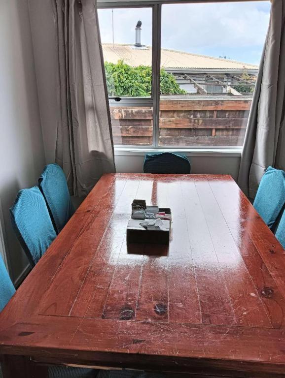 Served 3-Bedroom House A including 5 Double Beds, 1 Single Bed, and 2 King Sofa Beds - Resim 11