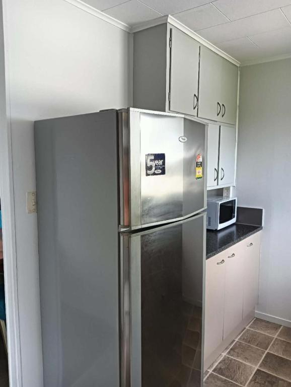 Served 3-Bedroom House A including 5 Double Beds, 1 Single Bed, and 2 King Sofa Beds - Resim 15