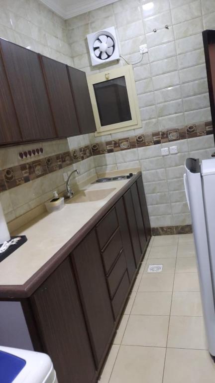 Kuchyň nebo kuchyňský kout v ubytování Arees Al Sharq Served Apartments