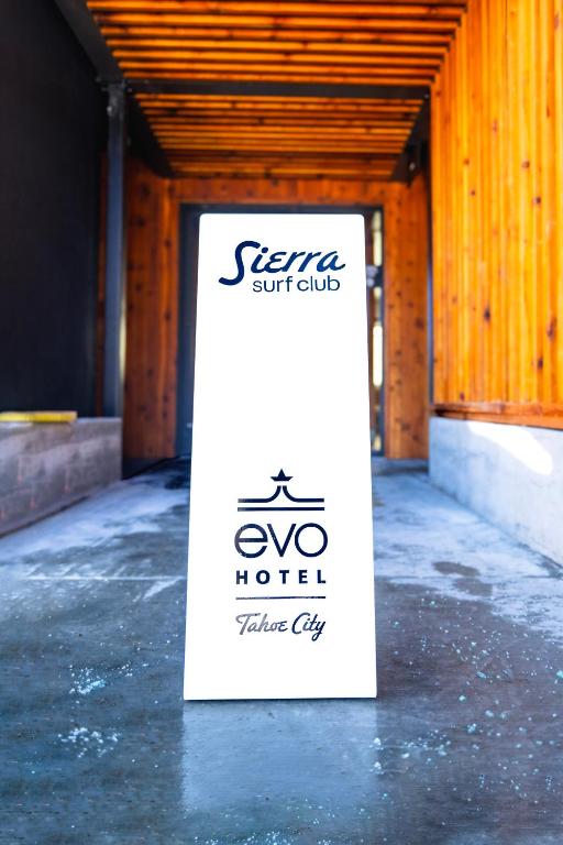 Certifikát, hodnocení, plakát nebo jiný dokument vystavený v ubytování evo Hotel Tahoe City