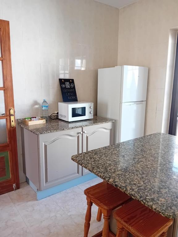 Kuchyň nebo kuchyňský kout v ubytování Villas Reina