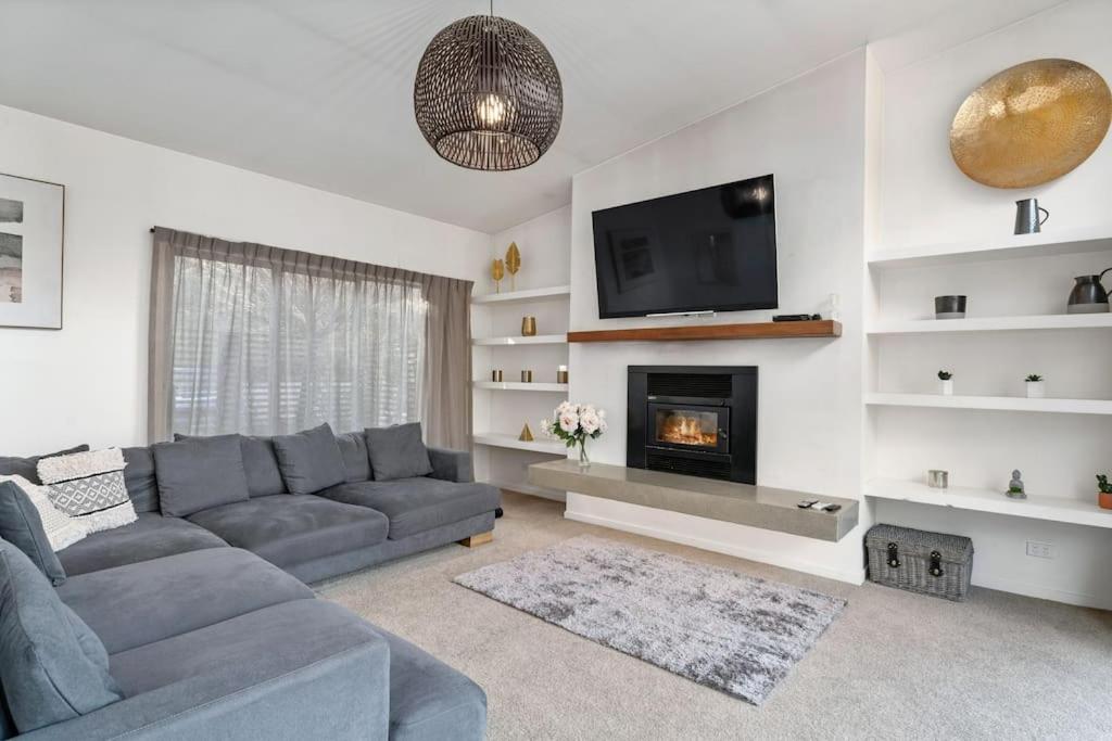 Ein Sitzbereich in der Unterkunft Huge &amp; Stylish on Shotover 4 Bedrooms