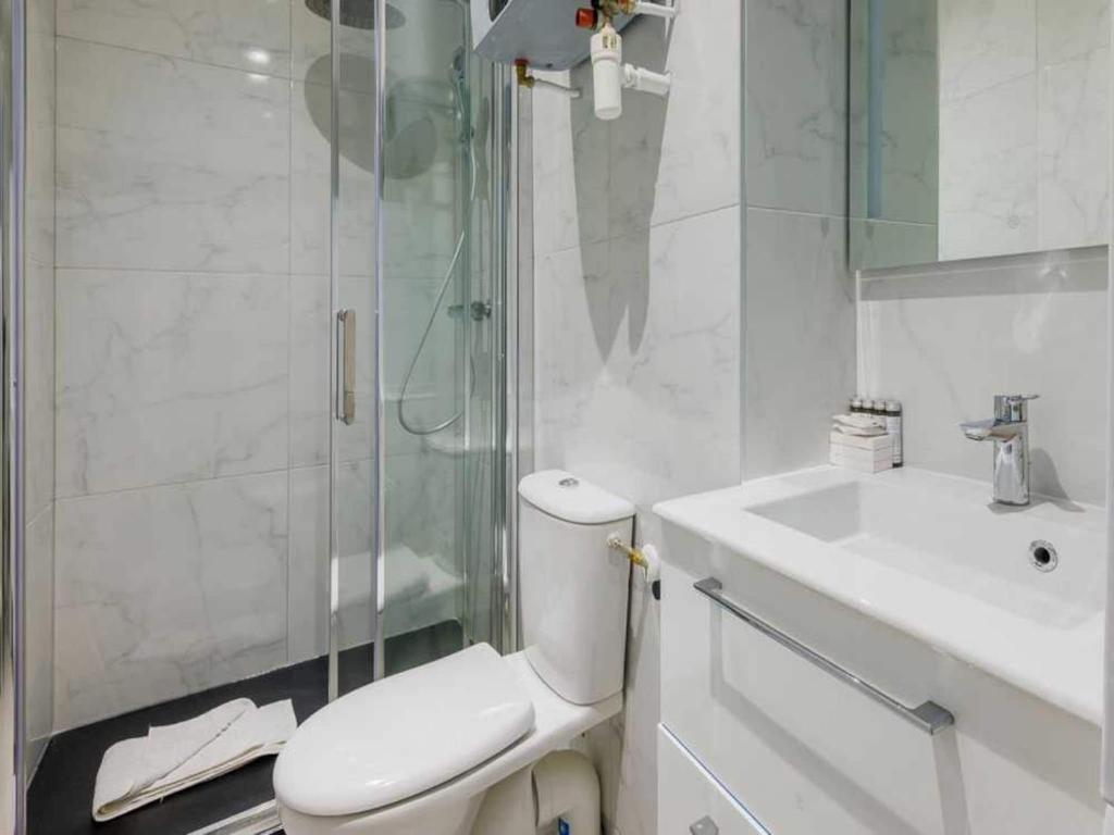 Photo de la galerie de l'établissement Chic apartment - 2BR 6P - Jardin du Luxembourg, à Paris