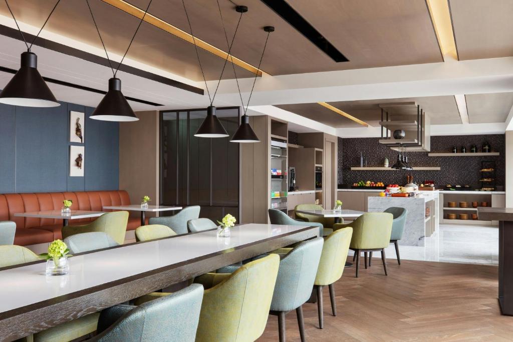 Posezení v ubytování Courtyard by Marriott Taipei Downtown