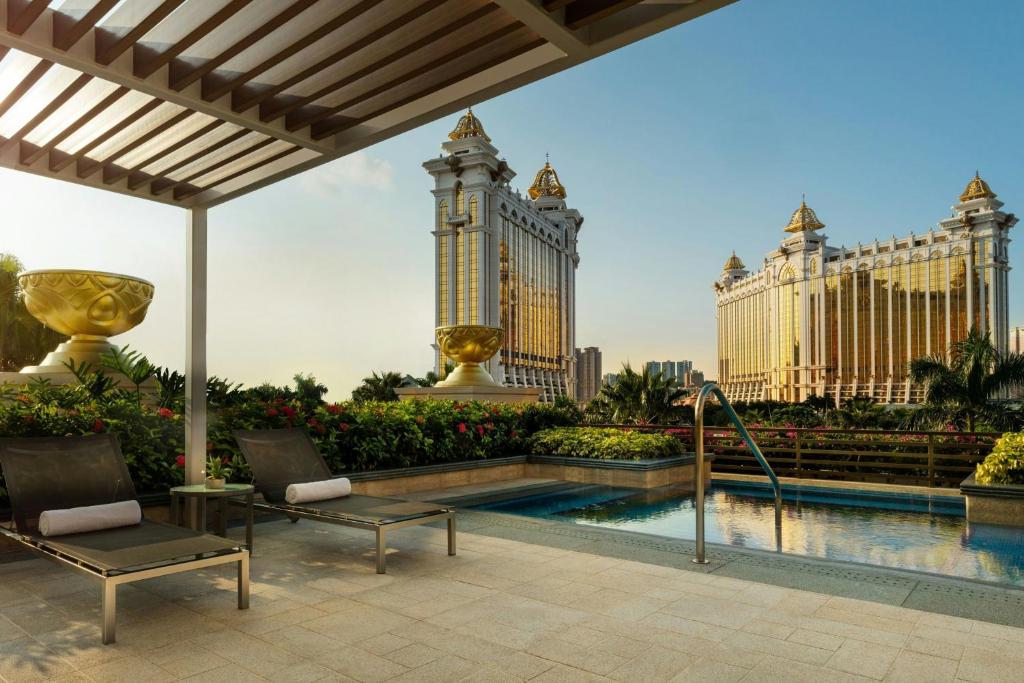Bazén v ubytování JW Marriott Hotel Macau nebo v jeho okolí