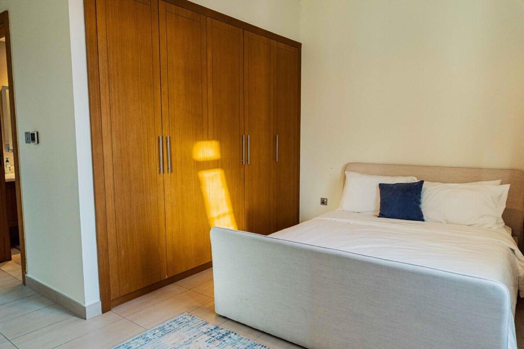 Voodi või voodid majutusasutuse Stunning 4BR Jumeira Park Villa With Pool and Jacuzzi toas