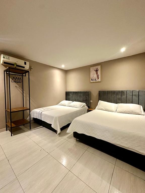 Postel nebo postele na pokoji v ubytování Hotel Londres