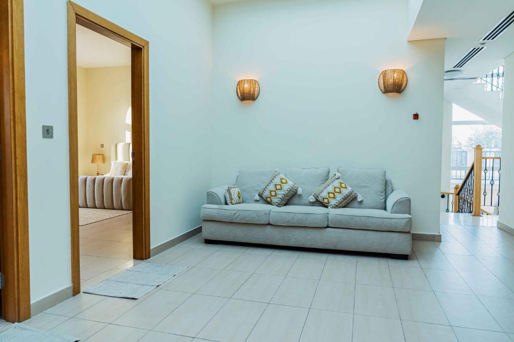 Istumisnurk majutusasutuses Stunning 4BR Jumeira Park Villa With Pool and Jacuzzi
