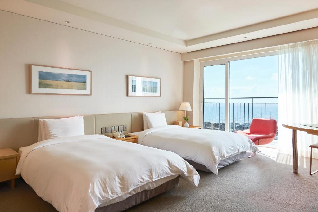 Postel nebo postele na pokoji v ubytování Haevichi Hotel & Resort Jeju