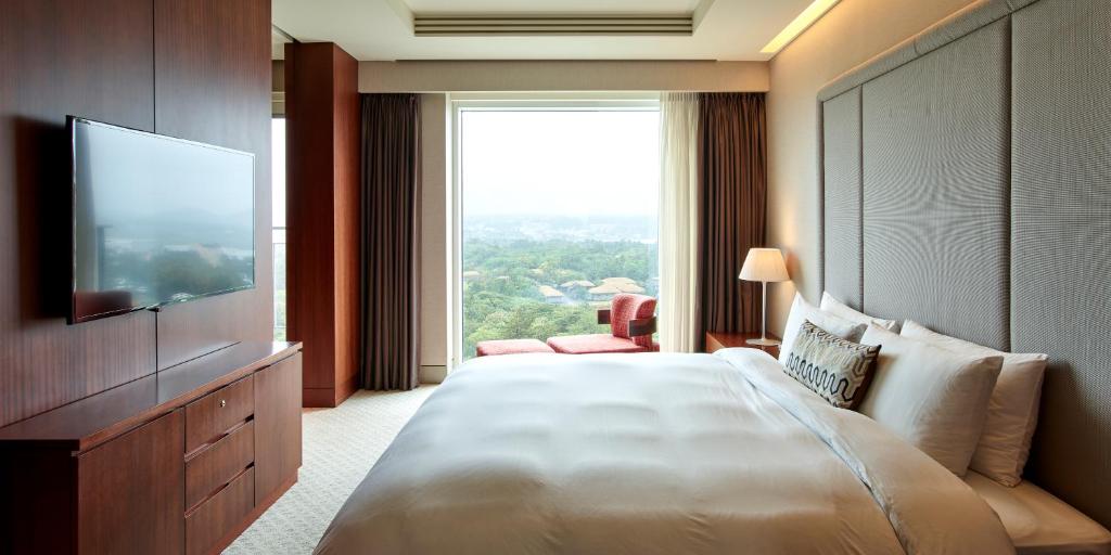Postel nebo postele na pokoji v ubytování Haevichi Hotel & Resort Jeju