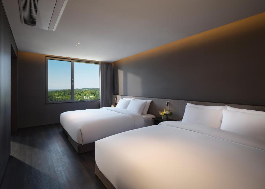 Postel nebo postele na pokoji v ubytování Haevichi Hotel & Resort Jeju