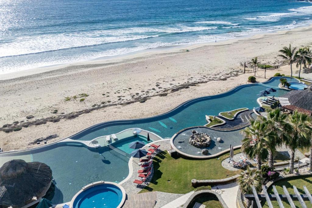 Bazén v ubytování Sol Pacifico Deluxe Oceanfront Condo nebo v jeho okolí
