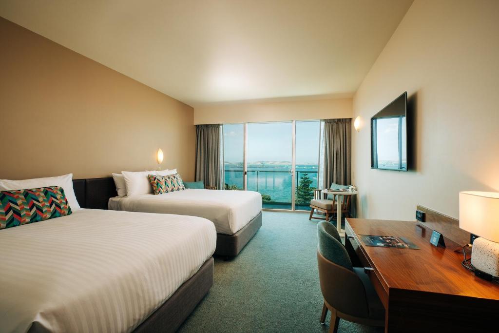 Postel nebo postele na pokoji v ubytování Port Lincoln Hotel