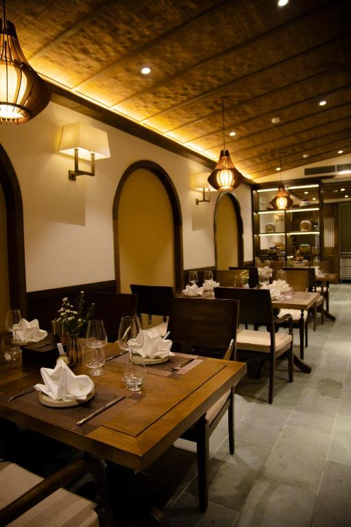Restaurace v ubytování Sứ Retreat Hoi An - Riverfront Resort