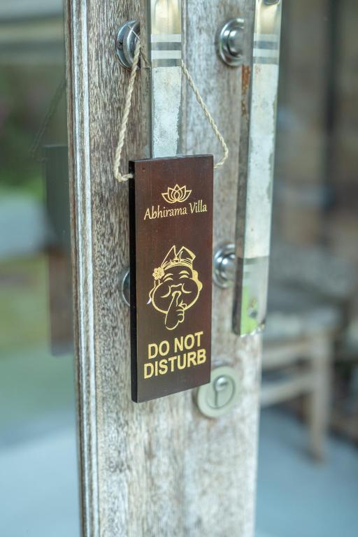 Certifikát, hodnocení, plakát nebo jiný dokument vystavený v ubytování Abhirama Villas and Spa