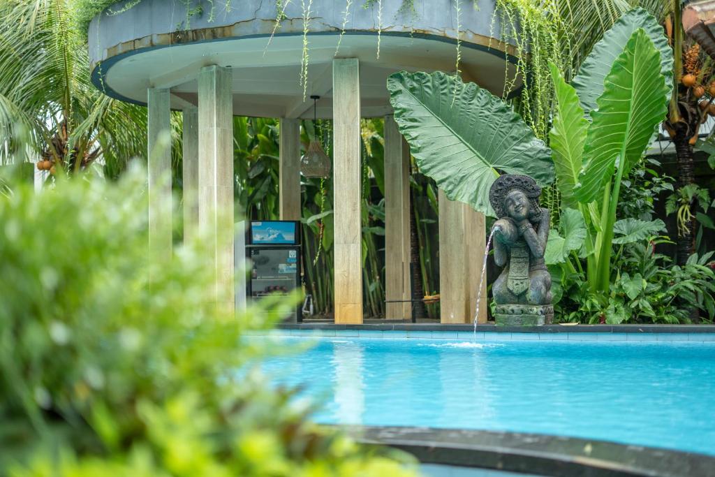 Bazén v ubytování Abhirama Villas and Spa nebo v jeho okolí