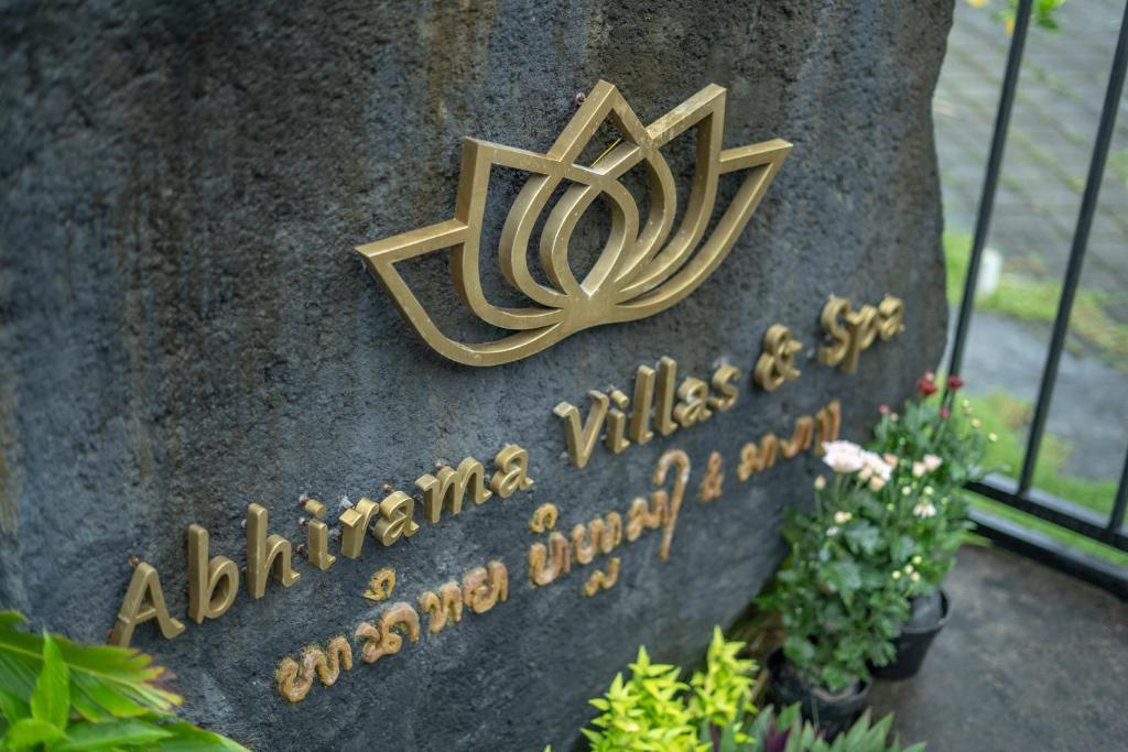 Certifikát, hodnocení, plakát nebo jiný dokument vystavený v ubytování Abhirama Villas and Spa