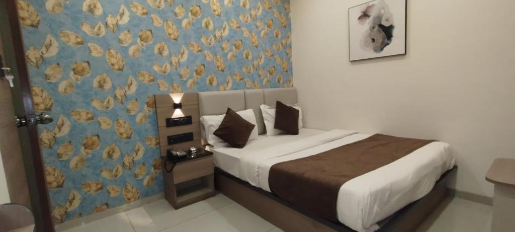 Postel nebo postele na pokoji v ubytování Hotel Paris Plaza
