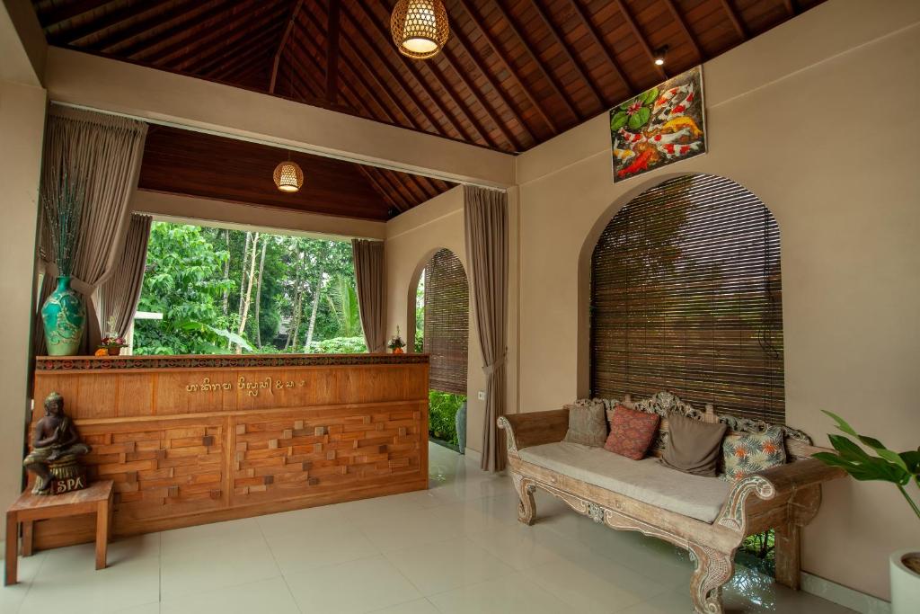 Posezení v ubytování Abhirama Villas and Spa