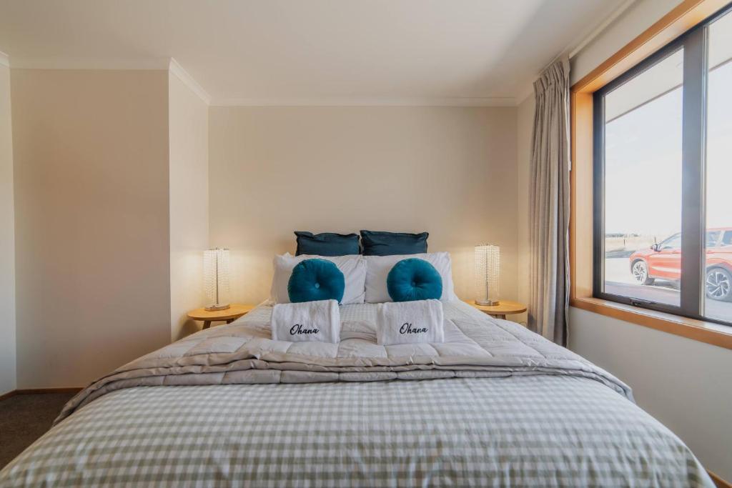 Postel nebo postele na pokoji v ubytování Lake Lodge Tekapo