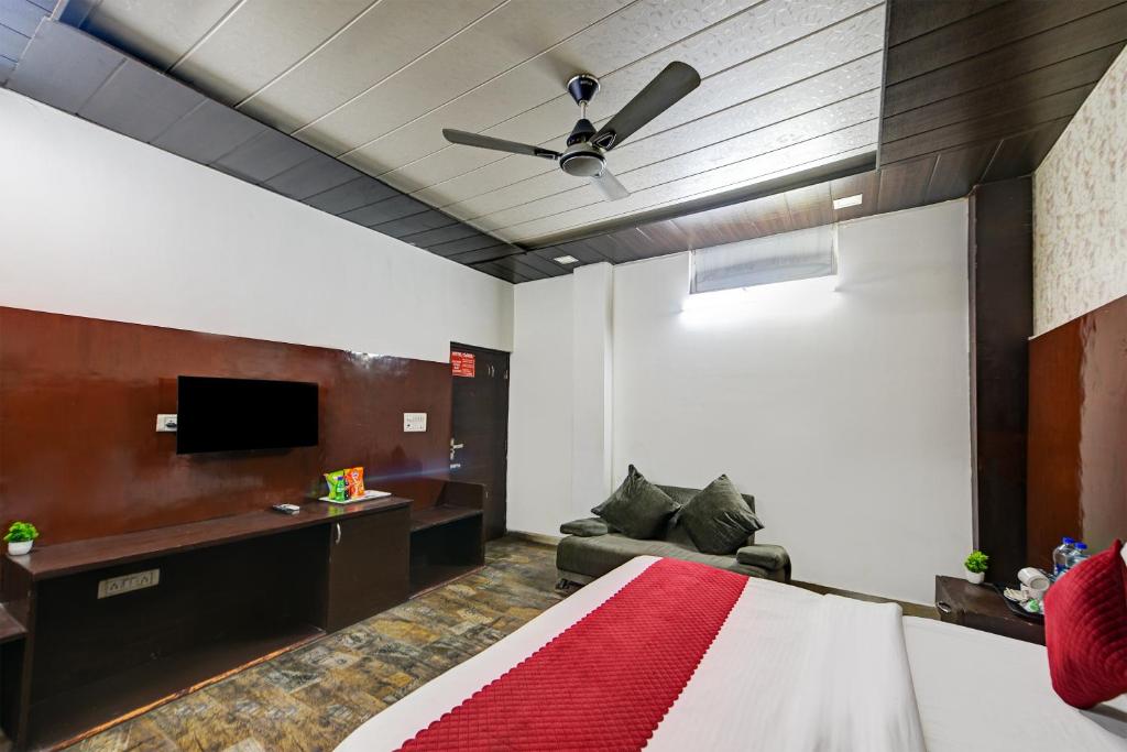 TV a/nebo společenská místnost v ubytování Hotel Cladis Near Sector 15 Metro