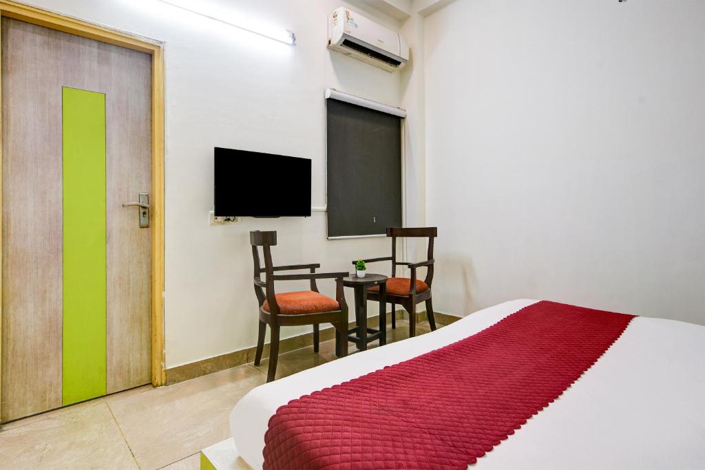 TV a/nebo společenská místnost v ubytování Hotel Cladis Near Sector 15 Metro