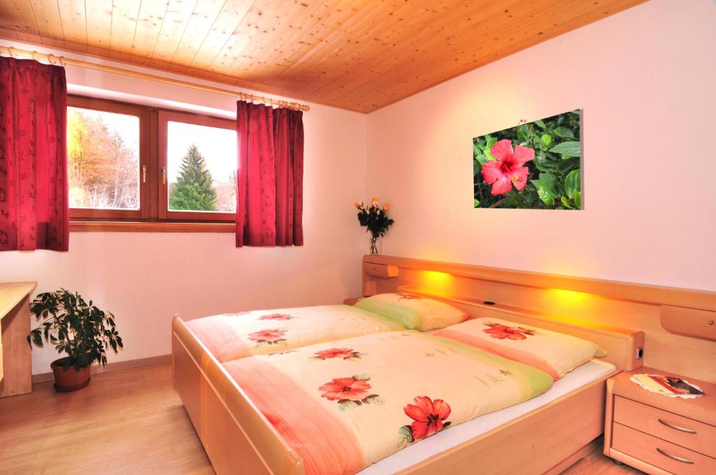 Postel nebo postele na pokoji v ubytování Rastlhof