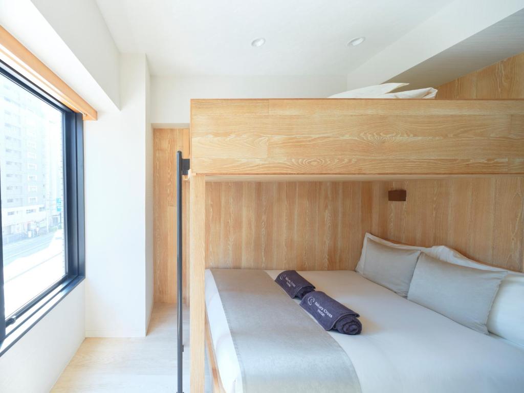 Postel nebo postele na pokoji v ubytování Sakura Cross Hotel Akihabara