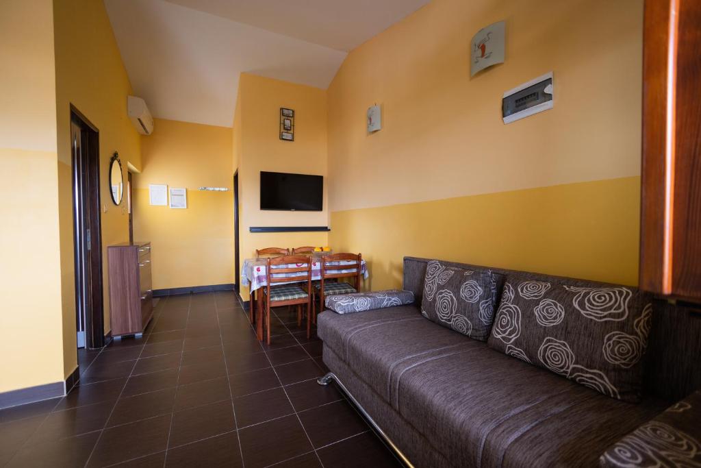 TV a/nebo společenská místnost v ubytování Apartman Marija 2