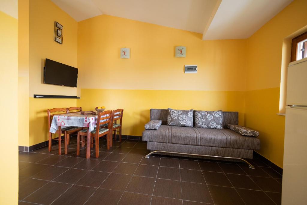 TV a/nebo společenská místnost v ubytování Apartman Marija 2
