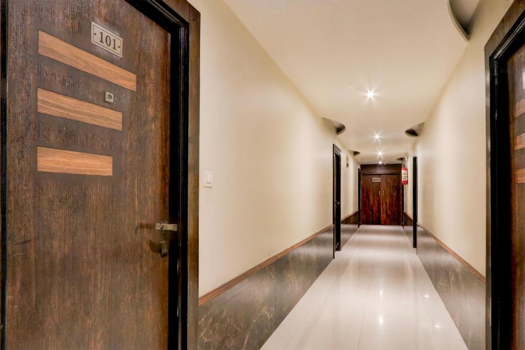 Fotografie z fotogalerie ubytování Super Townhouse Oak Madhapur formerly Nera Regency v destinaci Kondapur