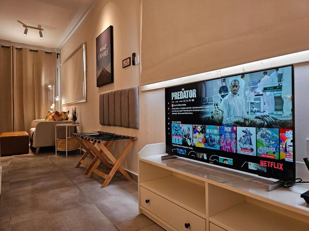 TV a/nebo společenská místnost v ubytování W7 Residence Kundasang