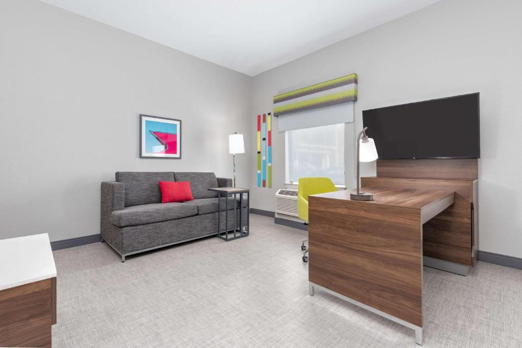 Hampton Inn and Suites Lake Jackson-Clute - King Studio Suite - Non-Smoking