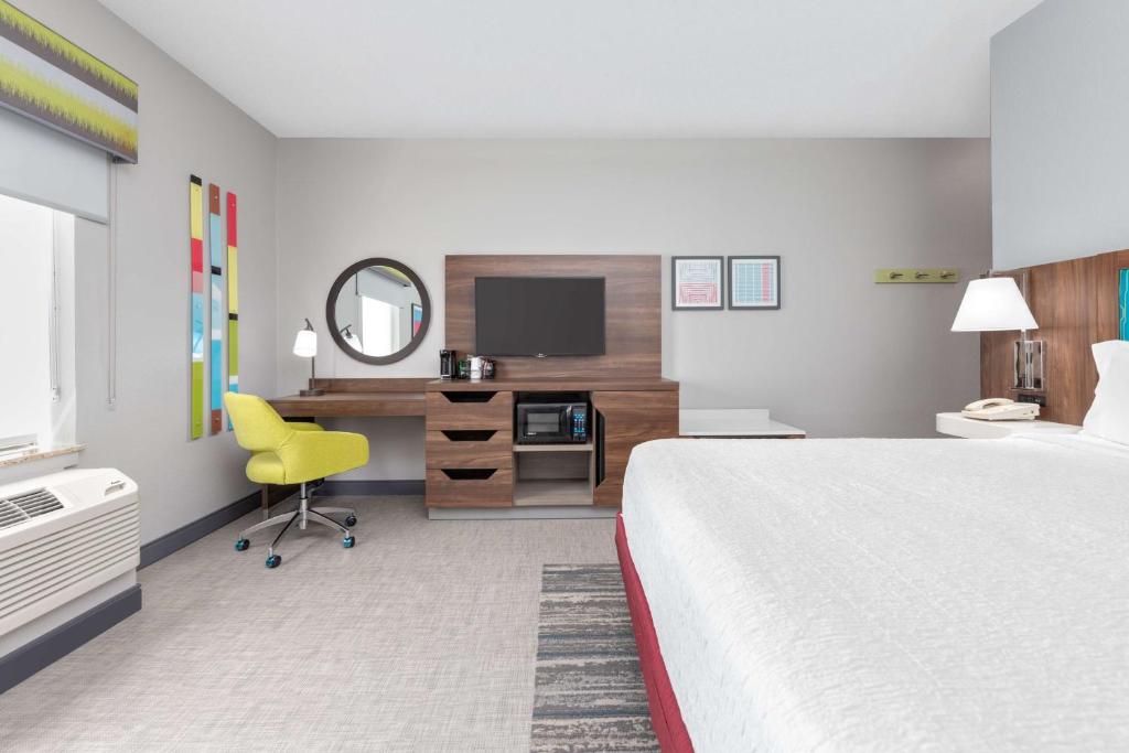 Hampton Inn and Suites Lake Jackson-Clute - King Room With King Bed - Non-Smoking