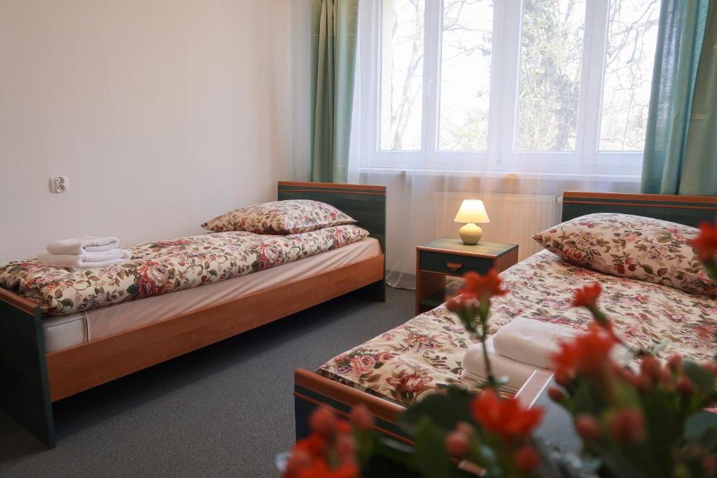 Postel nebo postele na pokoji v ubytování Dom Studencki Labirynt