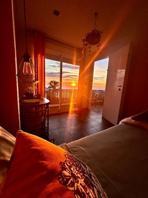 A bed or beds in a room at Sunshine loft